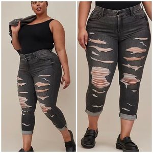 Torrid Crop Bombshell Straight Premium Stretch High Rise Jeans in Raven